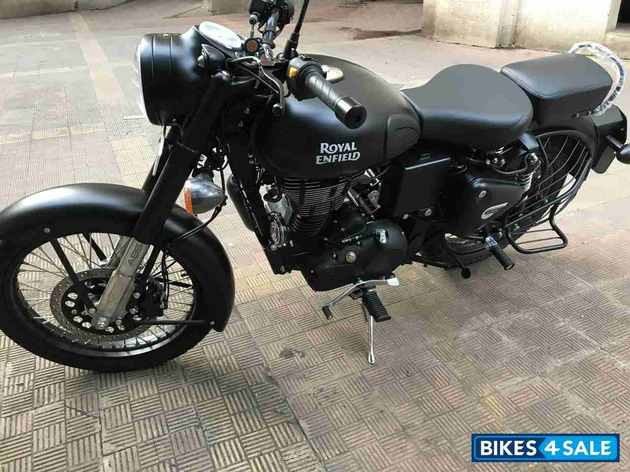 Royal Enfield Classic Stealth Black