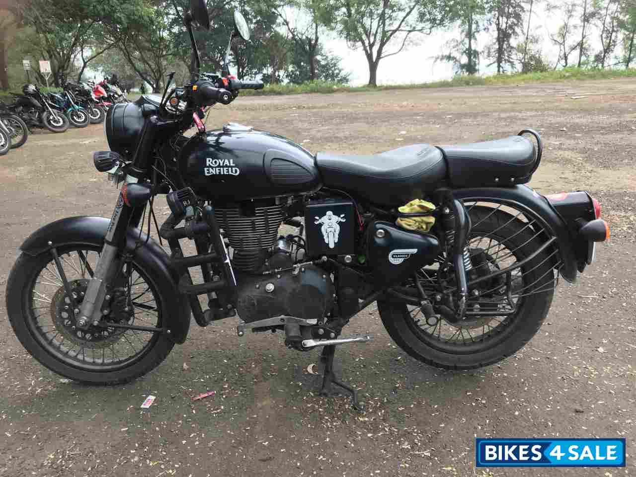 Royal Enfield Classic Stealth Black