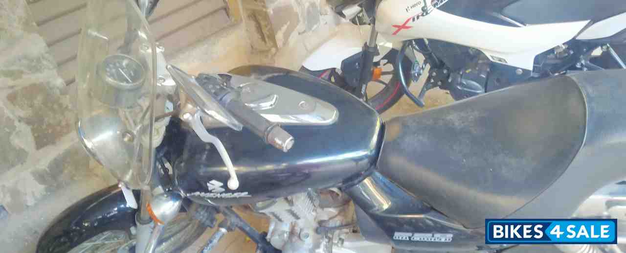 Bajaj Avenger 180 DTS-i