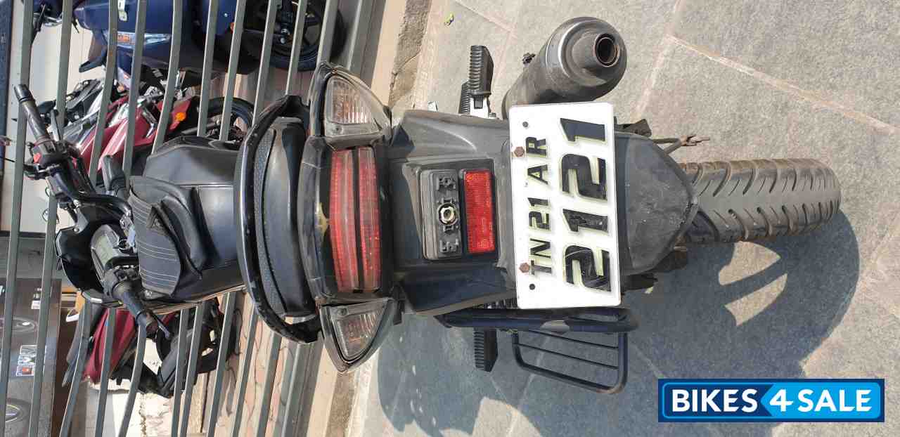 Black Suzuki GS 150R