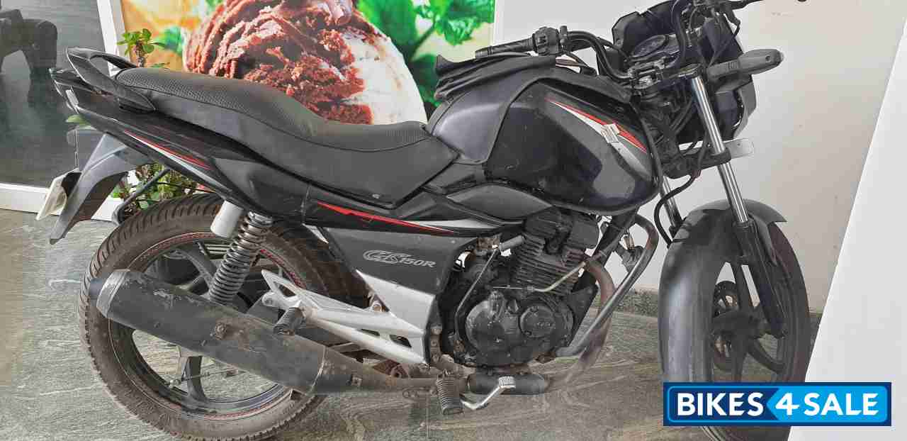 Black Suzuki GS 150R