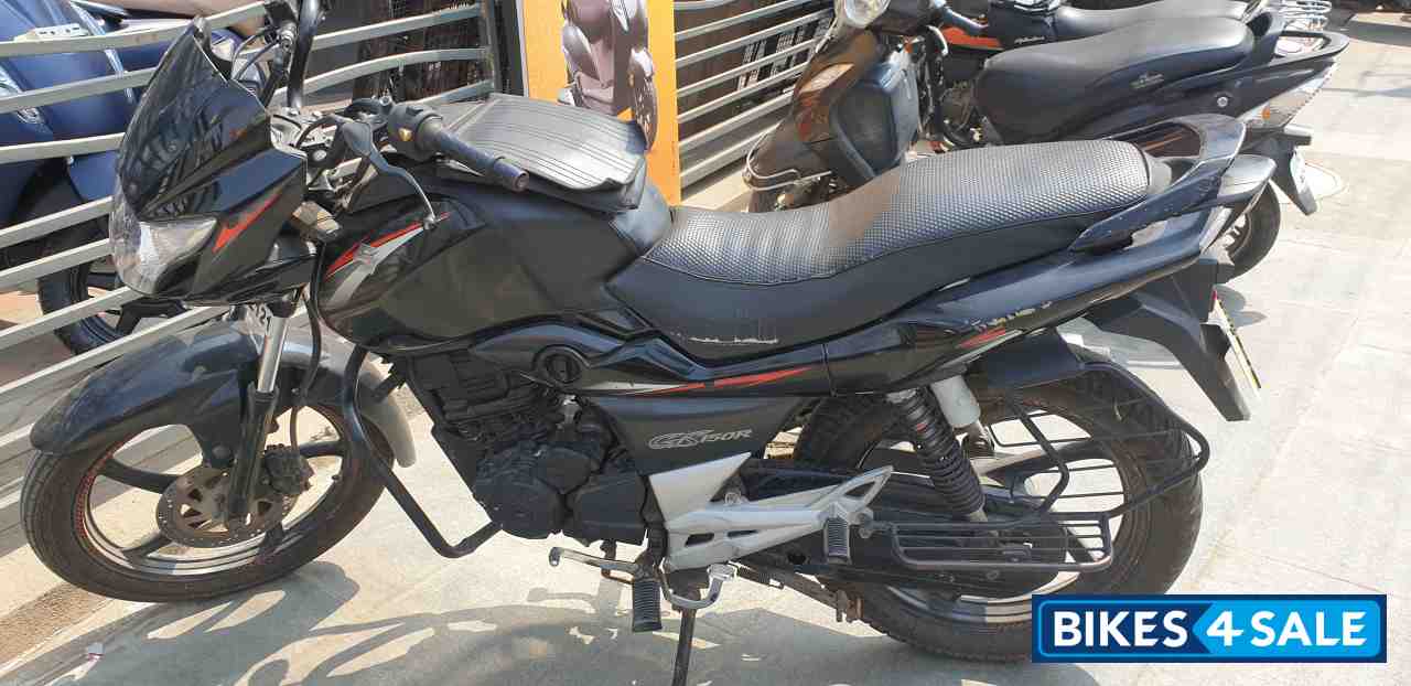 Black Suzuki GS 150R