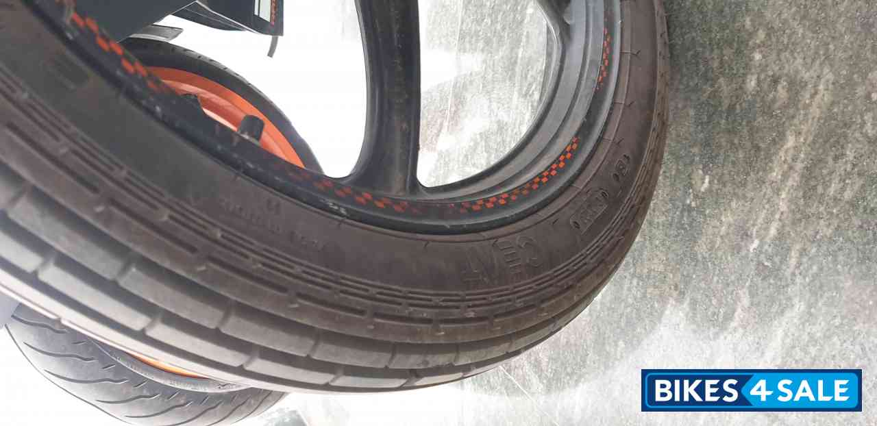 Black Suzuki GS 150R