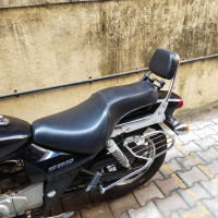 Black Bajaj Avenger 220 DTS-i