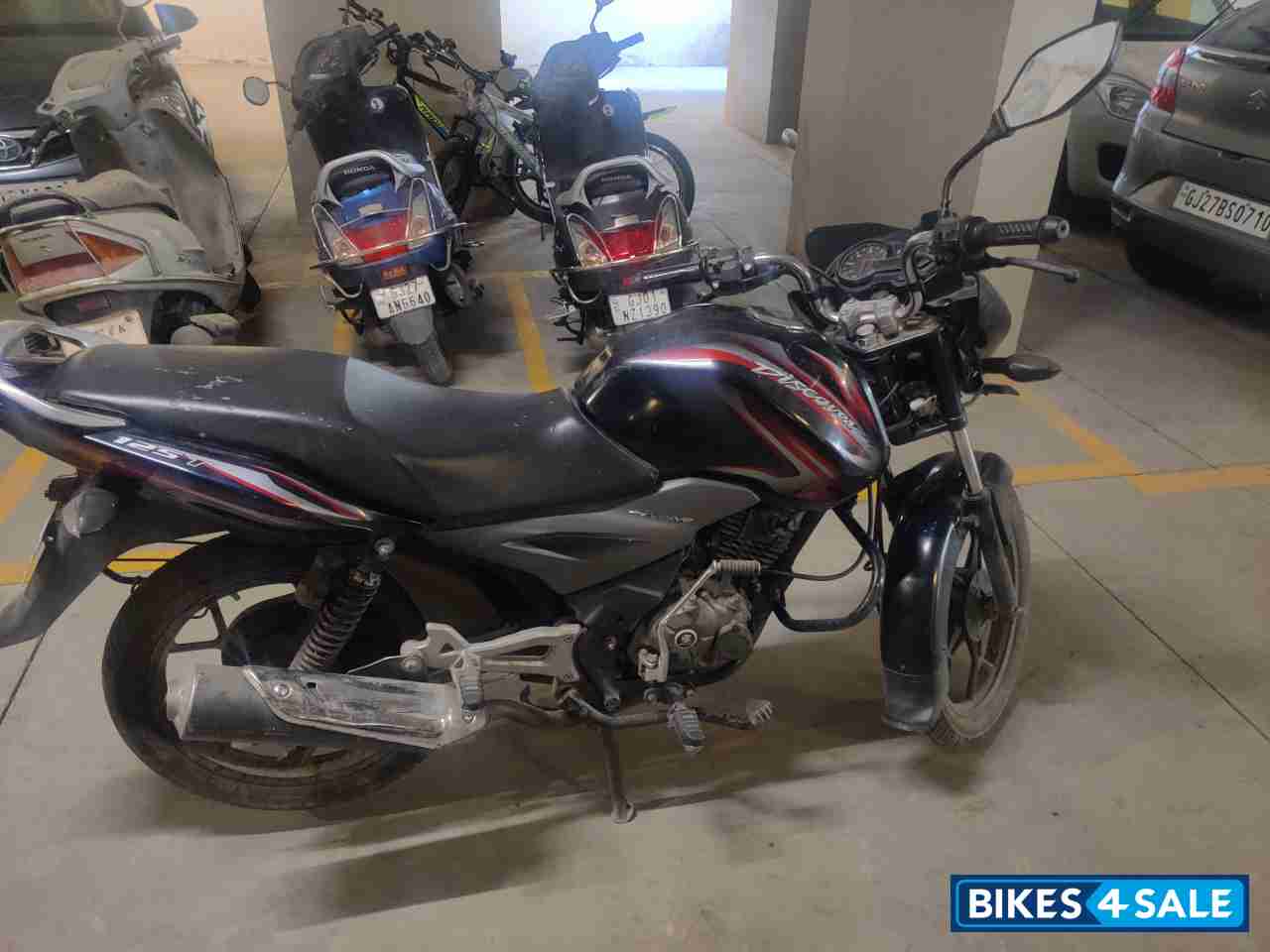 Black Bajaj Discover 125T