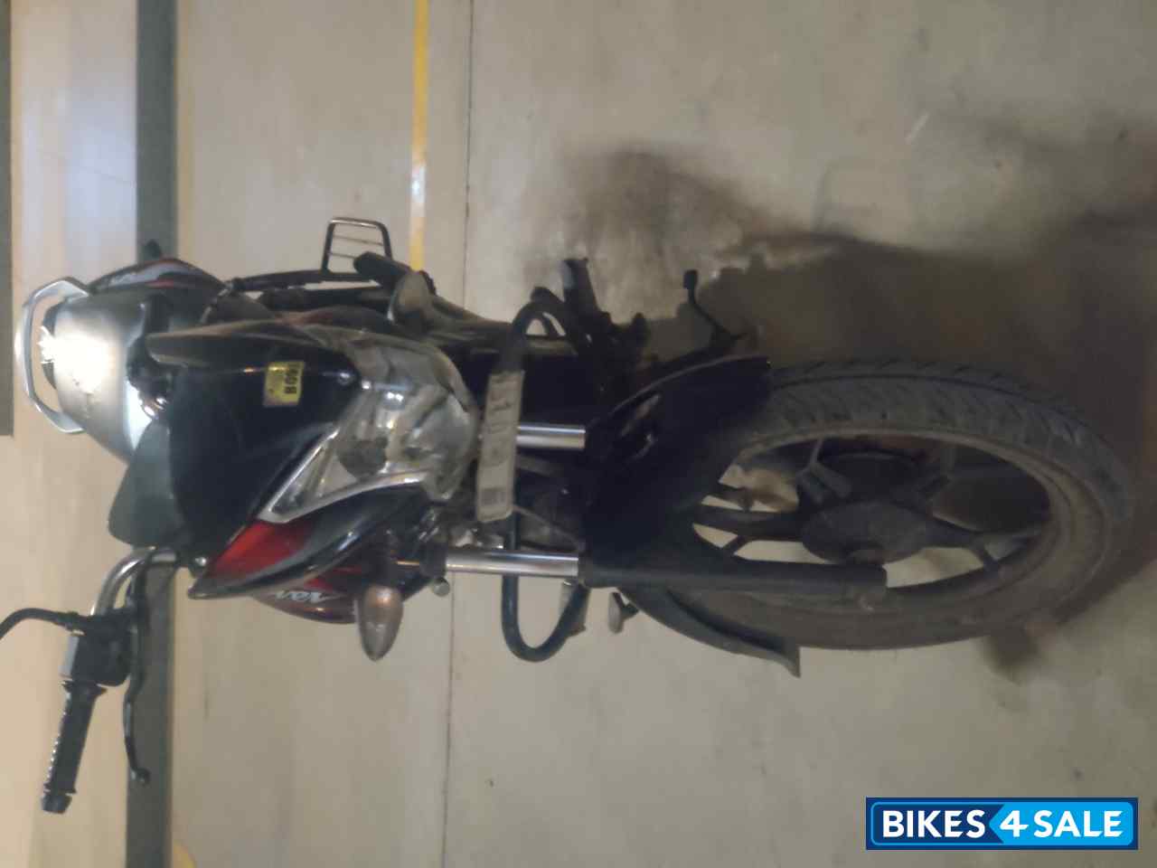 Black Bajaj Discover 125T