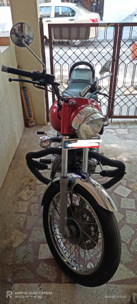 Maroon Royal Enfield Bullet 350 Twinspark