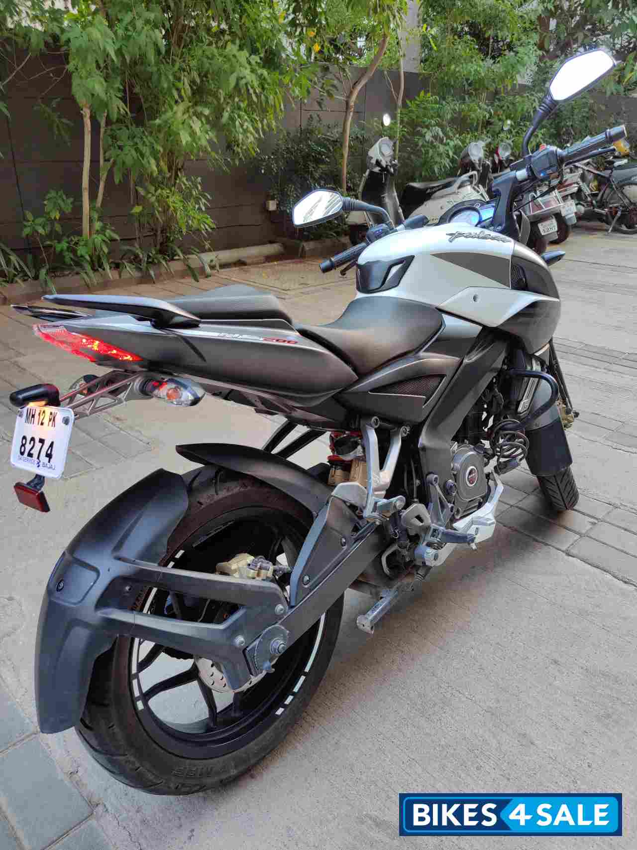 White Bajaj Pulsar 200 NS