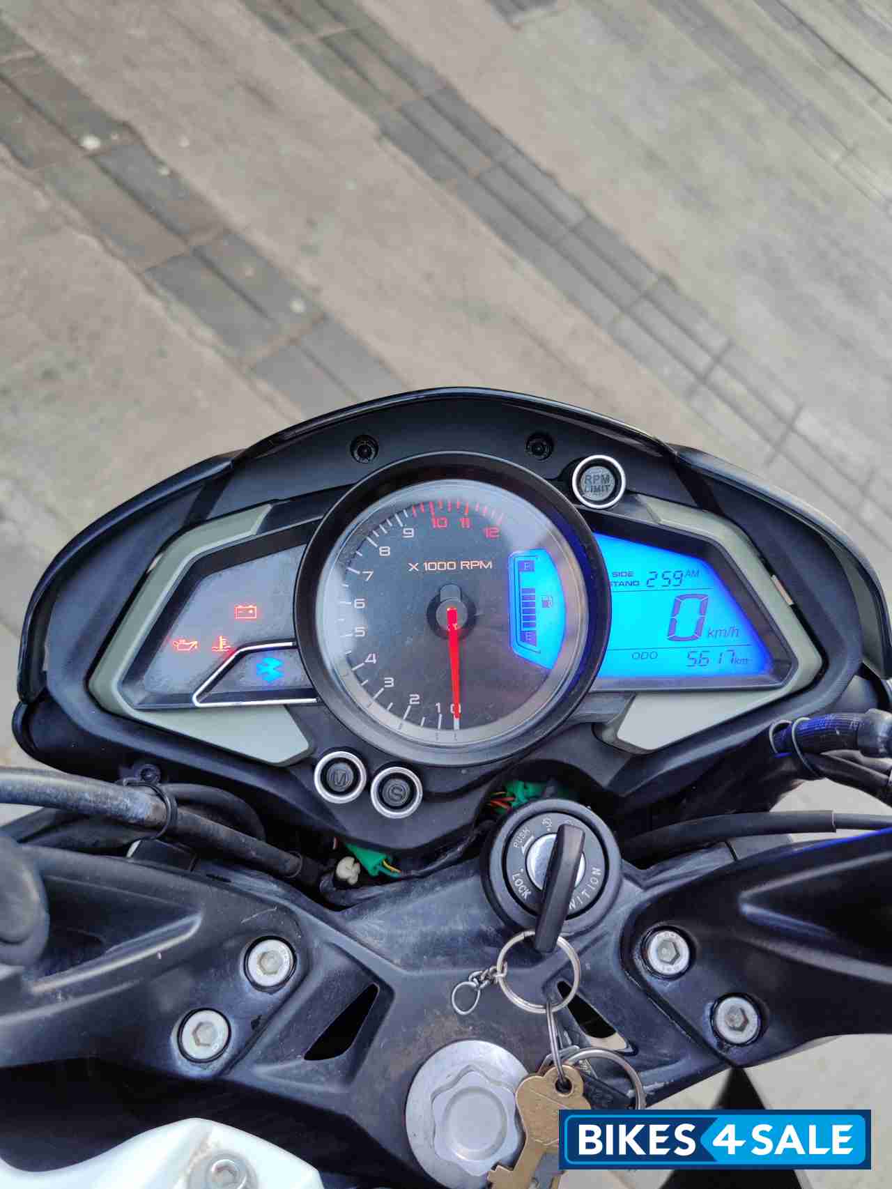 White Bajaj Pulsar 200 NS