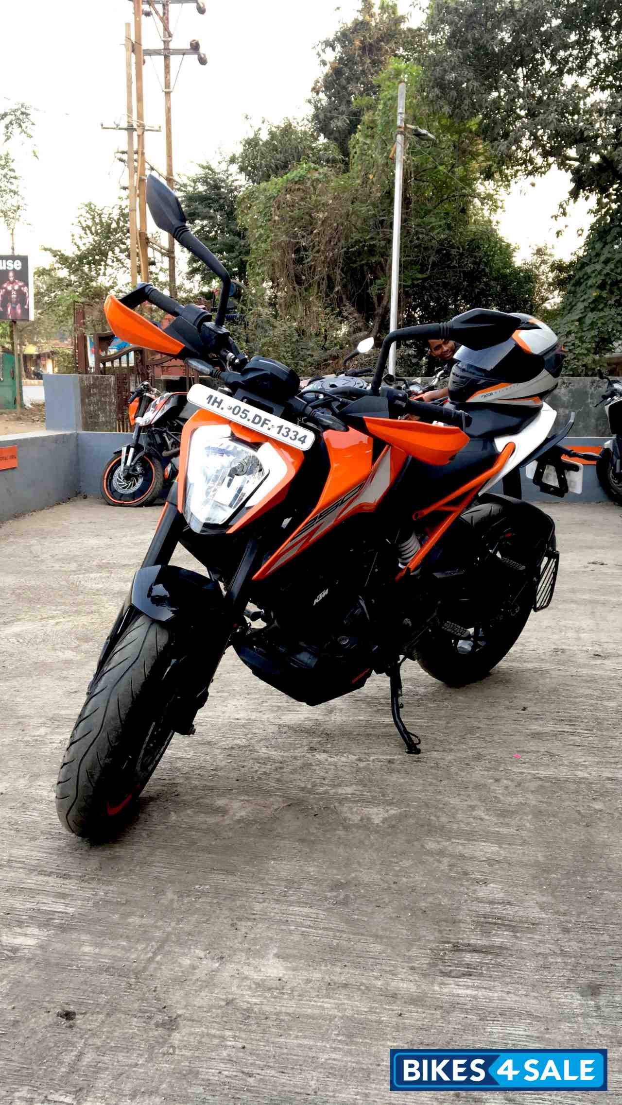 Orange KTM Duke 250