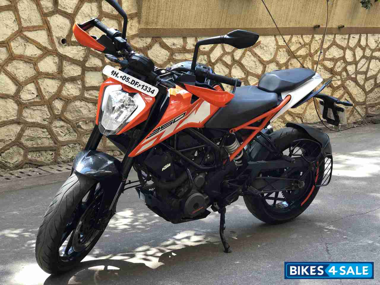 Orange KTM Duke 250