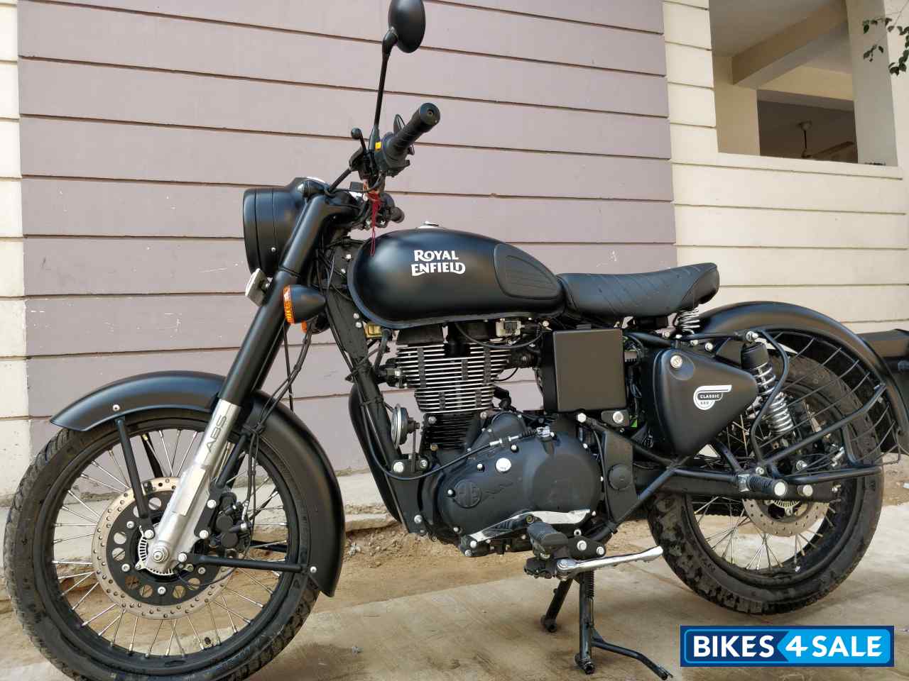 Black Royal Enfield Classic Stealth Black