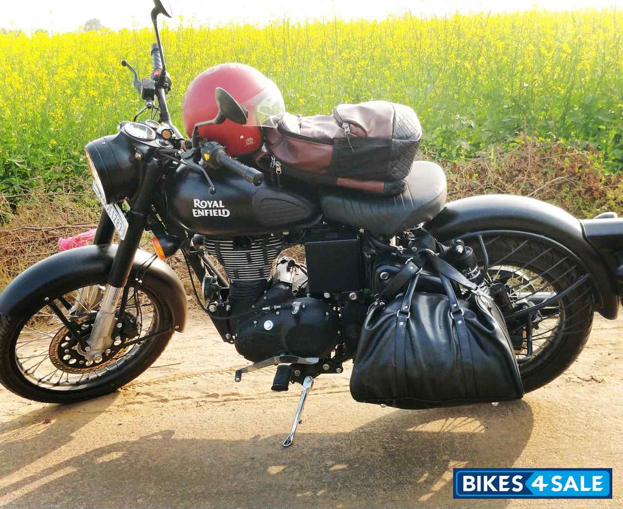 Black Royal Enfield Classic Stealth Black