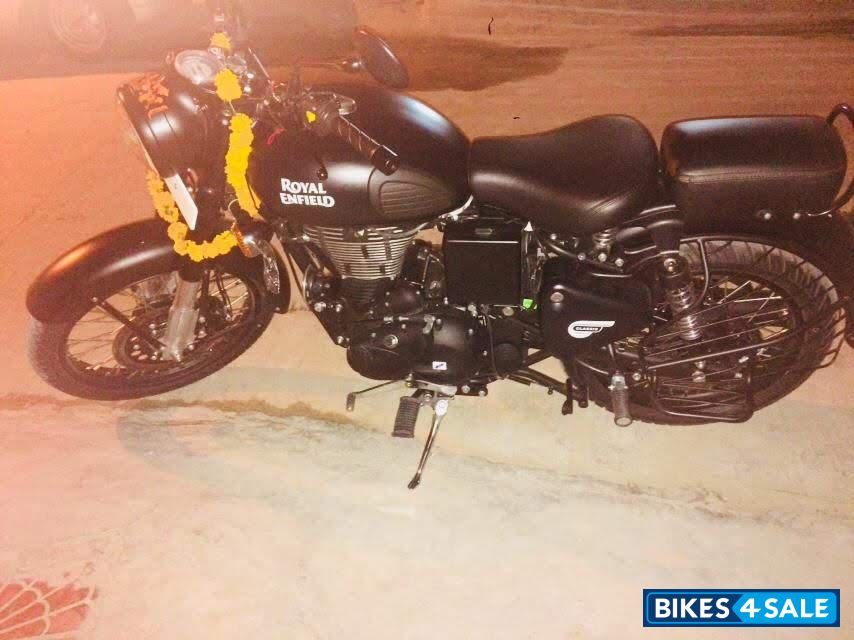 Black Royal Enfield Classic Stealth Black