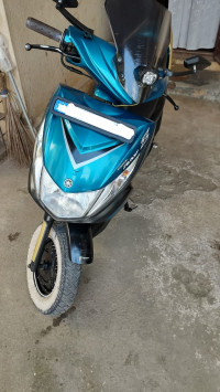 Electric Blue Yamaha Ray Z