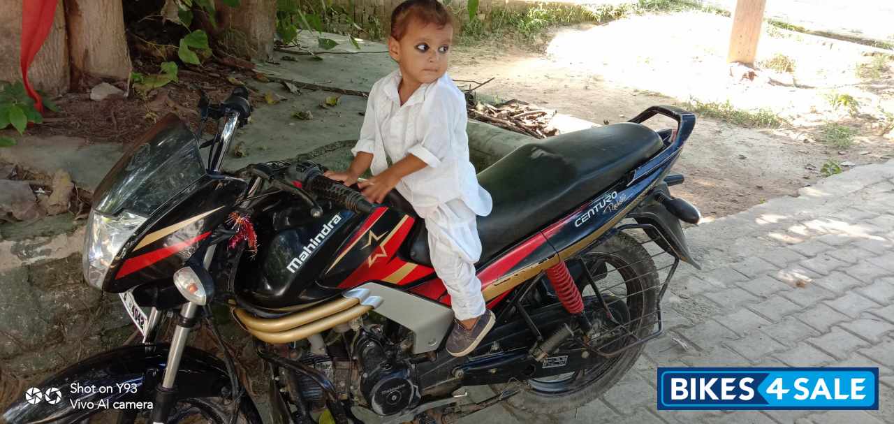 Multi Colour Mahindra Centuro Rockstar