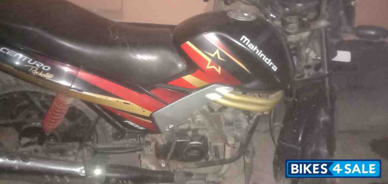 Multi Colour Mahindra Centuro Rockstar