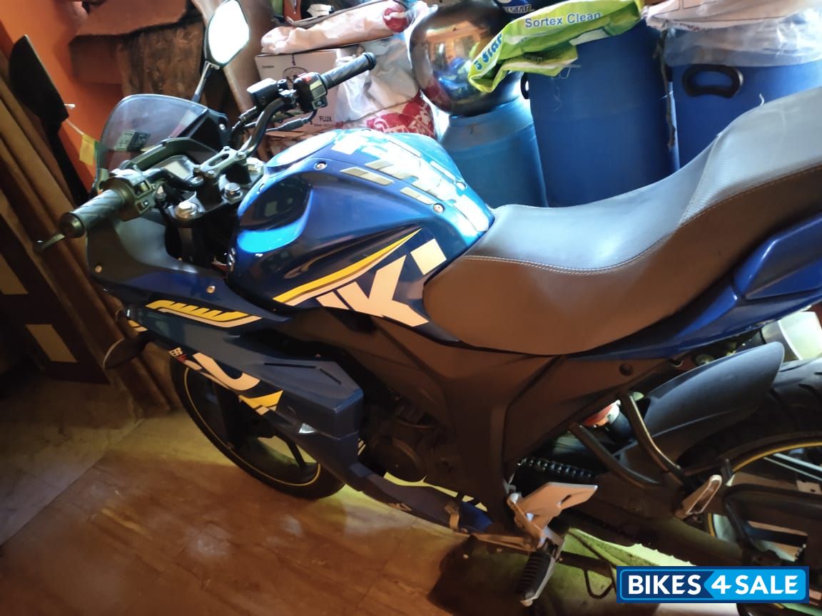 Blue Suzuki Gixxer SF Fi