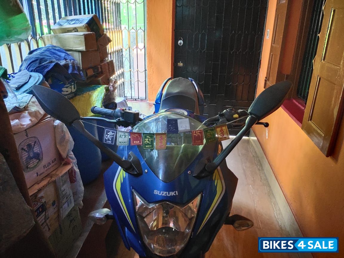 Blue Suzuki Gixxer SF Fi