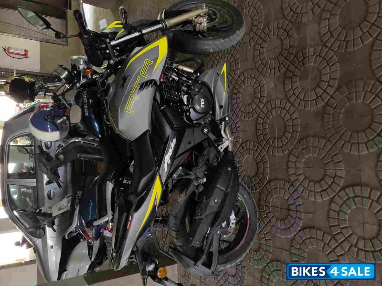 TVS Apache RTR 200 4V Race Edition 2.0