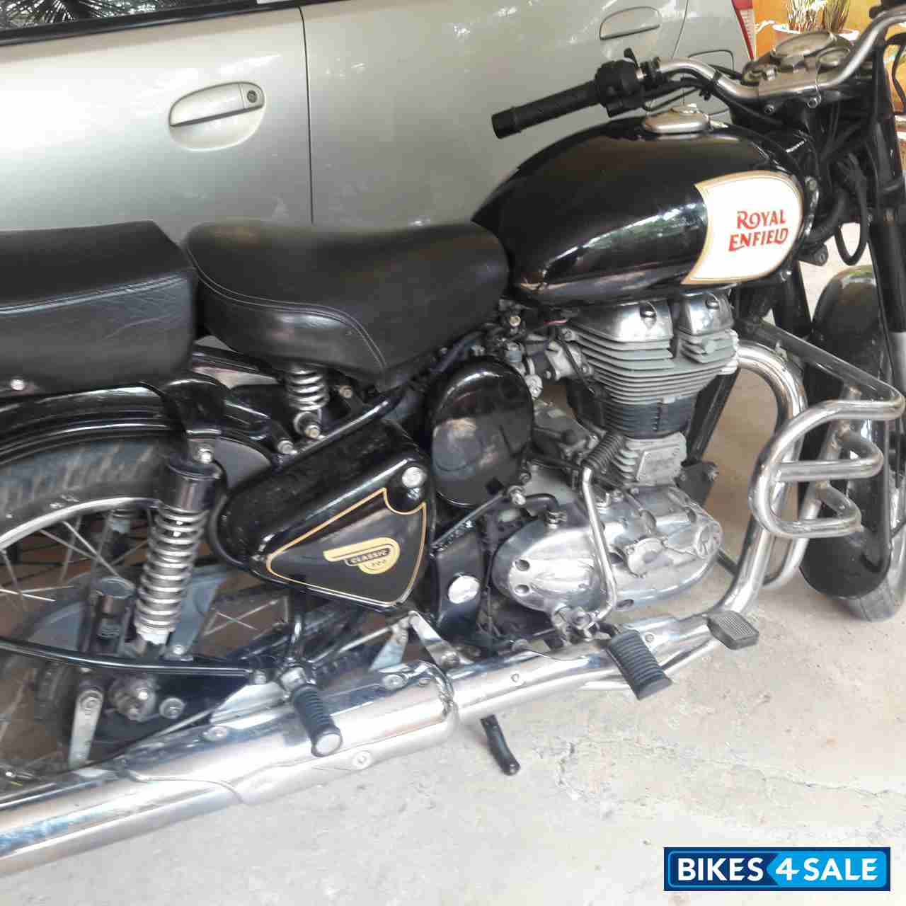 Black Royal Enfield Classic 500
