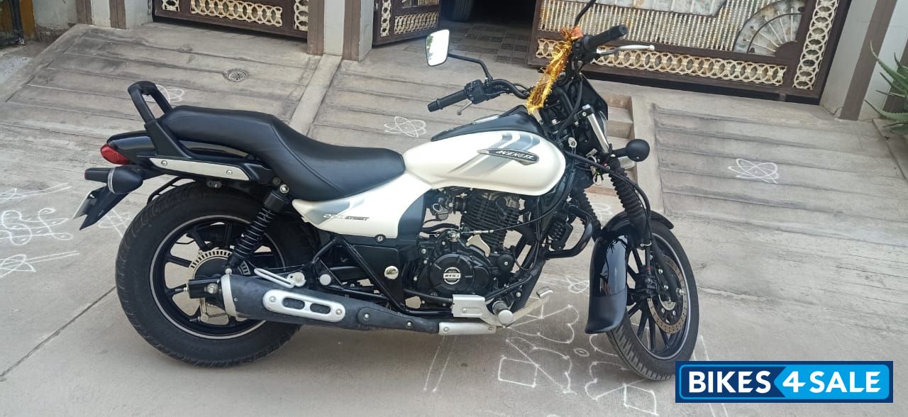 Bajaj Avenger Street 220