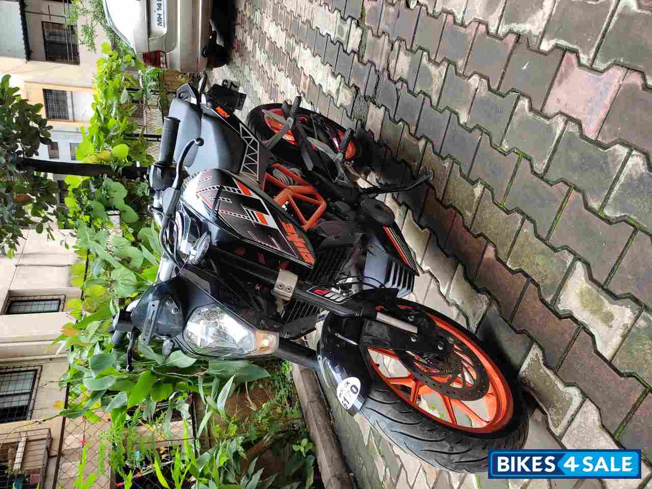Black KTM Duke 390