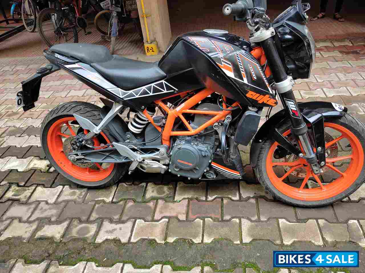 Black KTM Duke 390