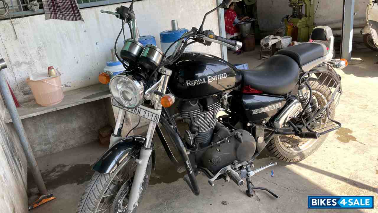 Black Royal Enfield Thunderbird TwinSpark 350
