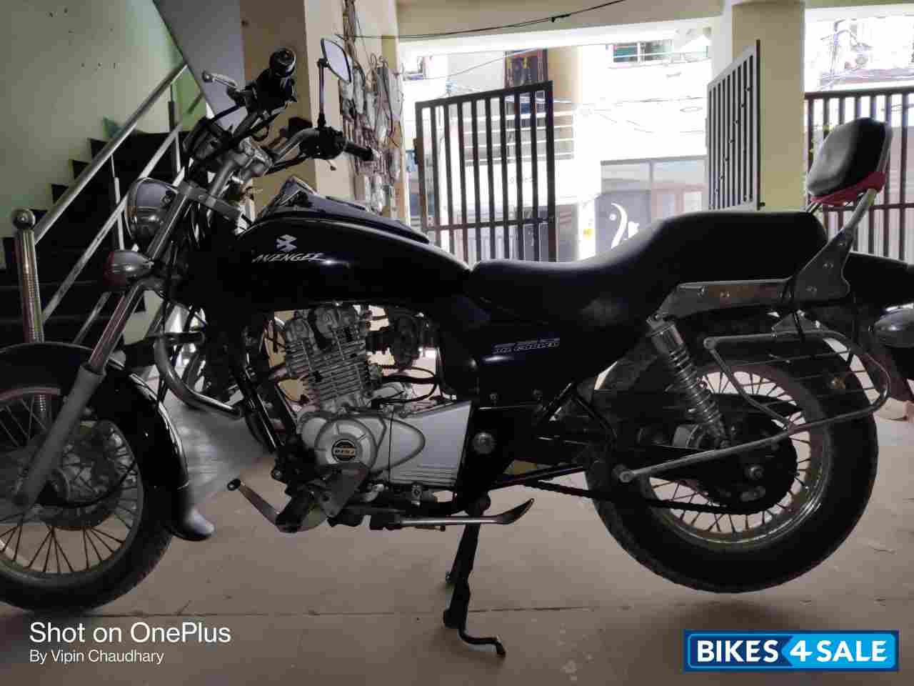 Bajaj Avenger 200 DTS-i