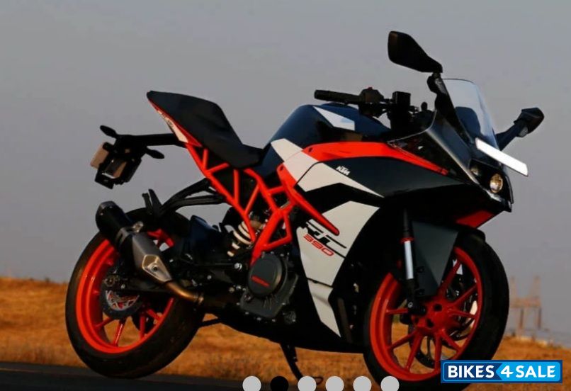 Ebony Black KTM RC 390