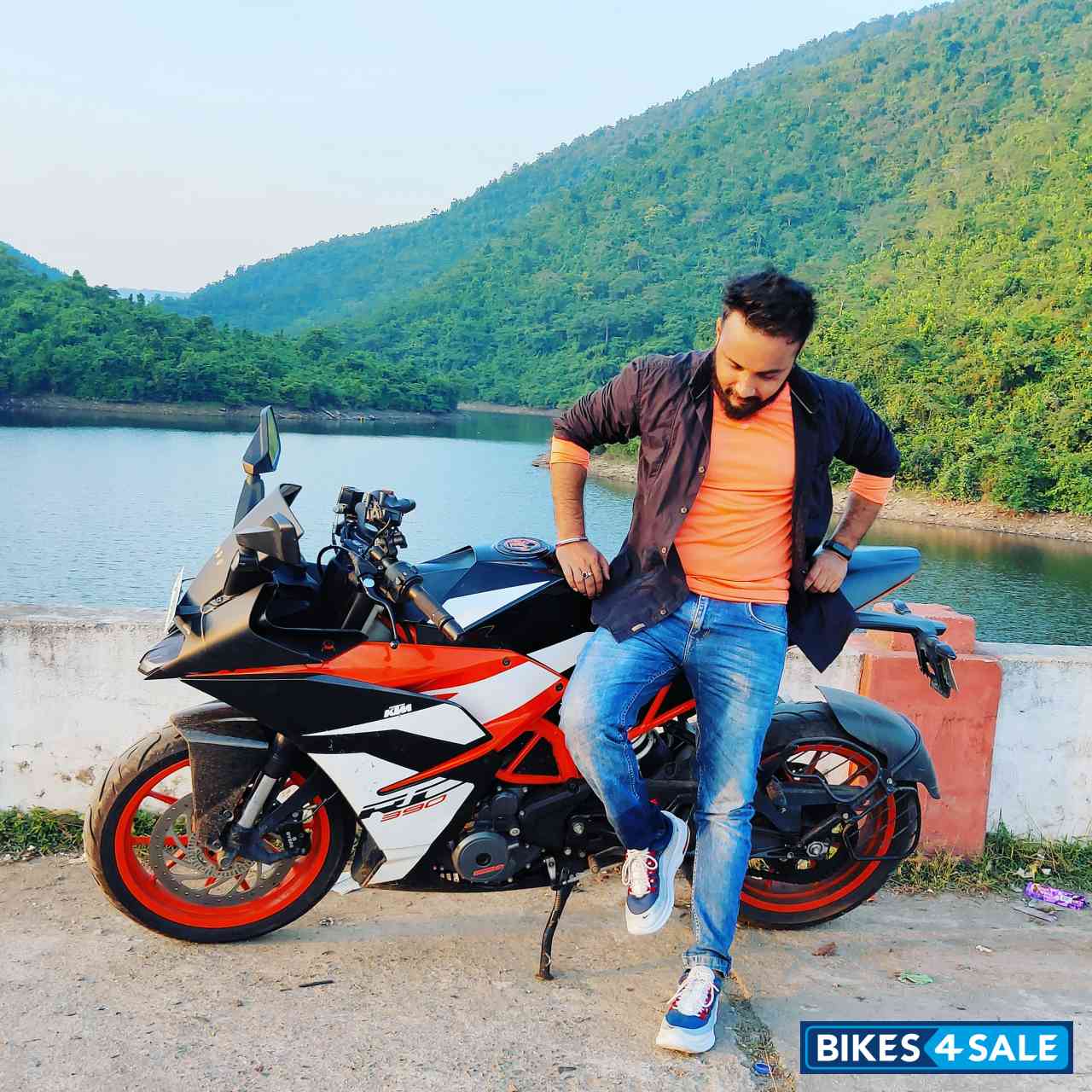 Ebony Black KTM RC 390