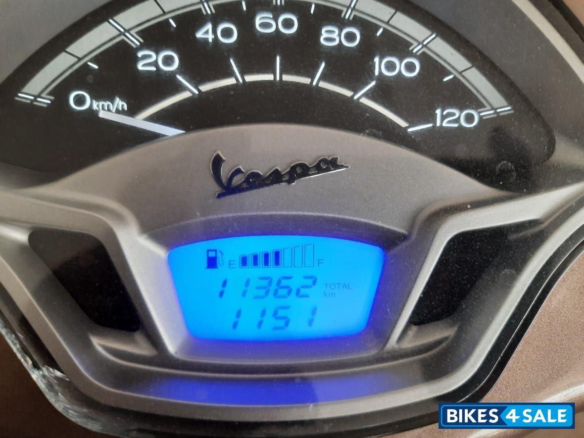 Brown Vespa Elegante