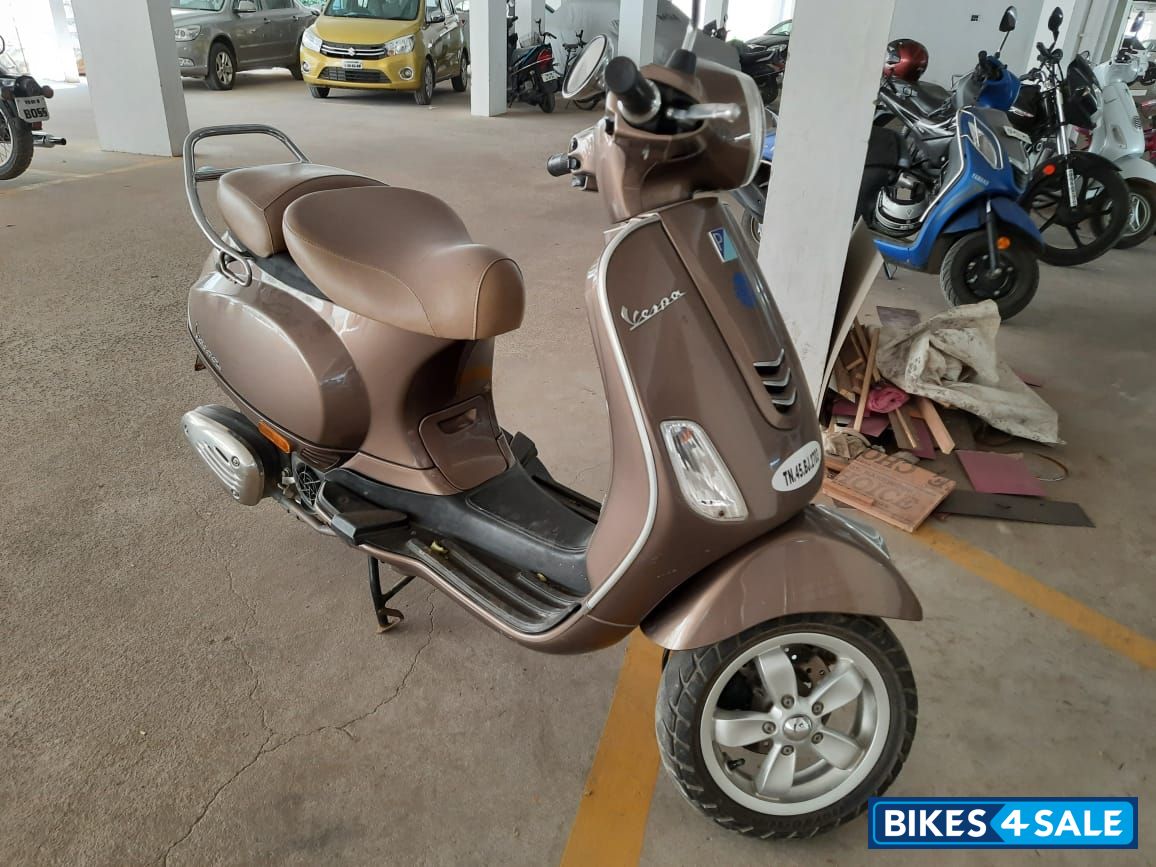 Brown Vespa Elegante