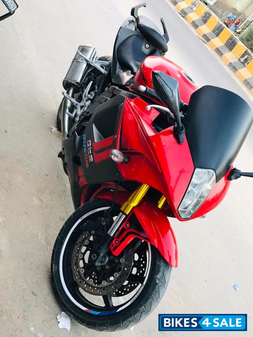Red Hyosung GT650R