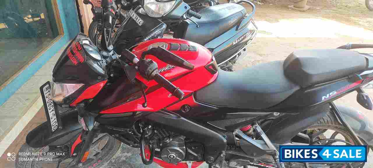 Red Bajaj Pulsar NS 160