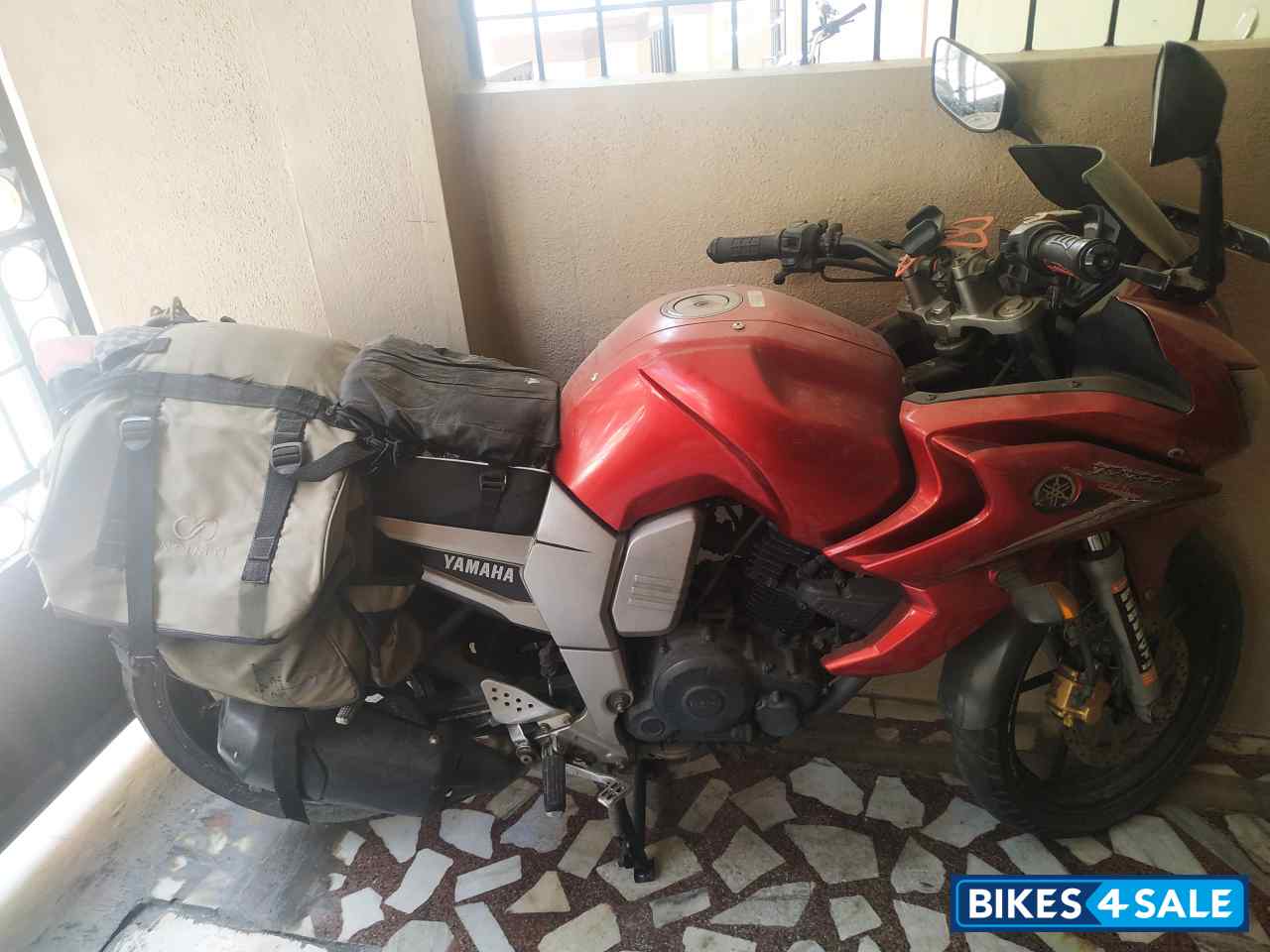 Red Yamaha Fazer Fazer