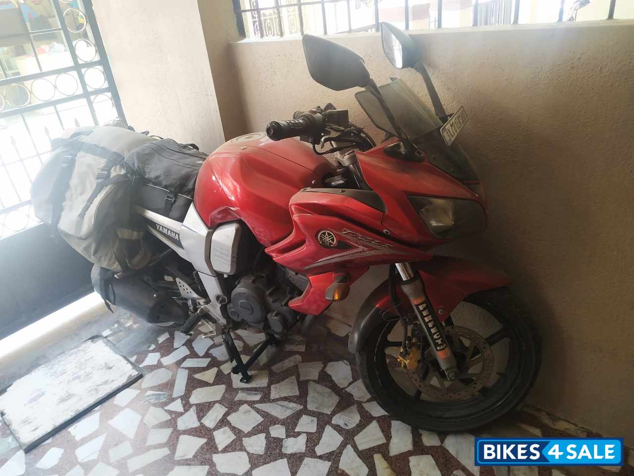 Red Yamaha Fazer Fazer