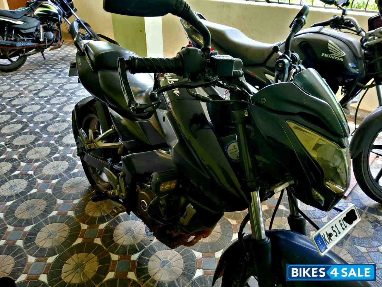 Ebony Black Bajaj Pulsar 200 NS
