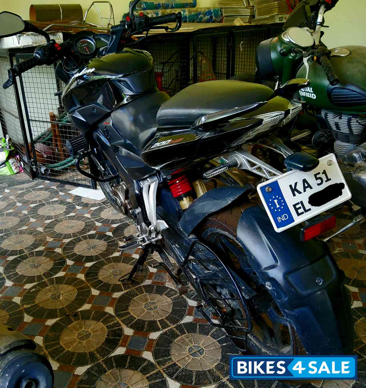Ebony Black Bajaj Pulsar 200 NS