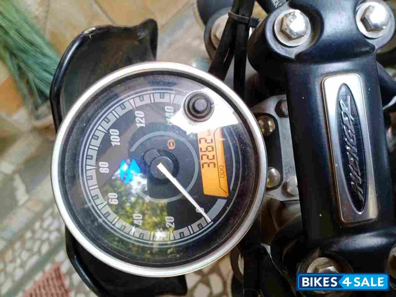 Black Bajaj Avenger Street 160