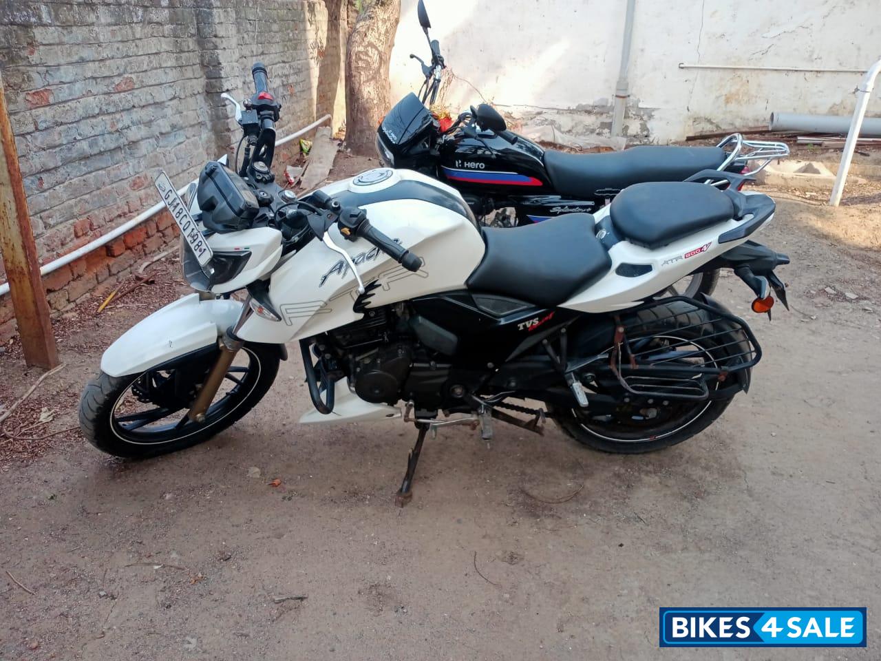 TVS Apache RTR 200 4V TVS Apache RTR 200 4V