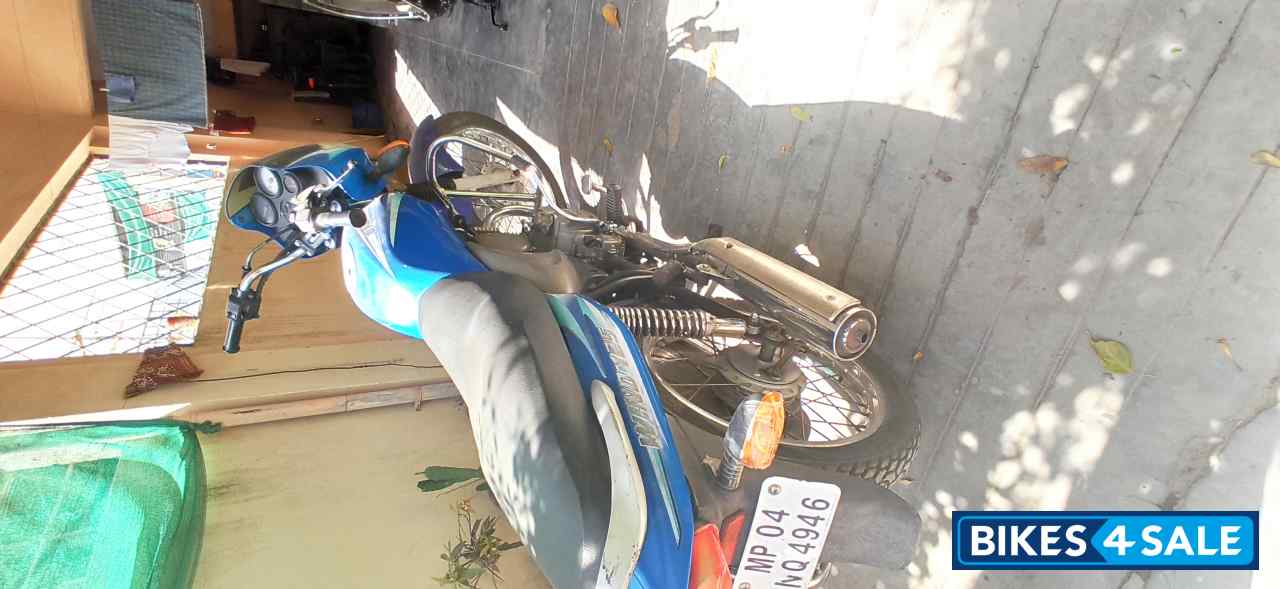 Blue Bajaj Wind 125