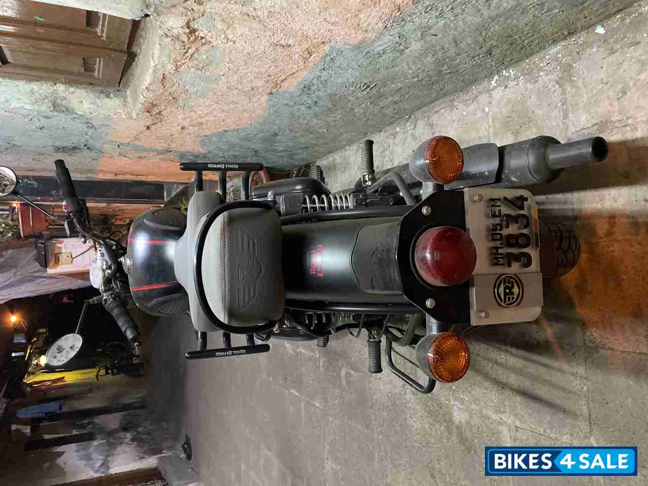 Royal Enfield Classic Stealth Black