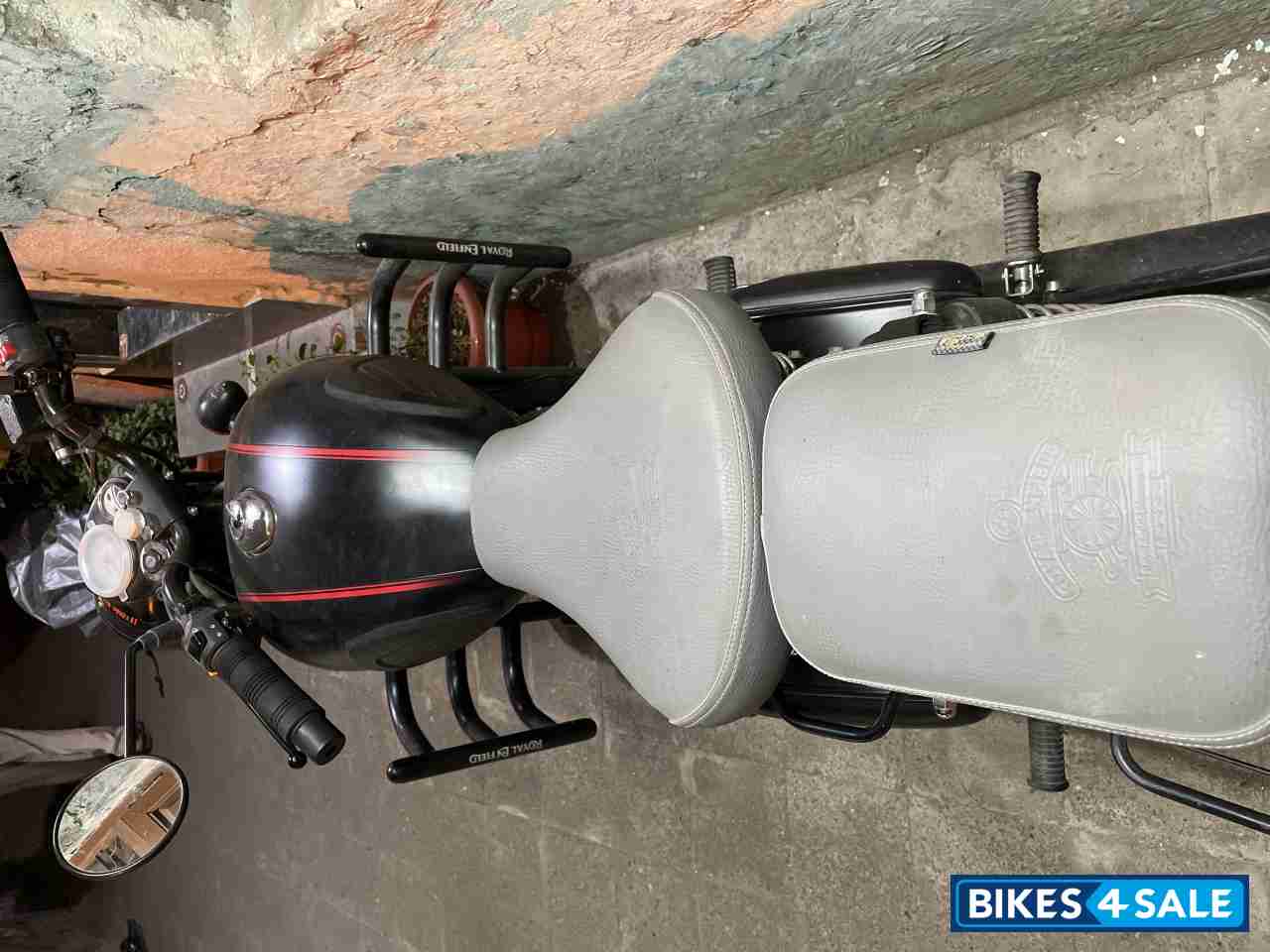 Royal Enfield Classic Stealth Black