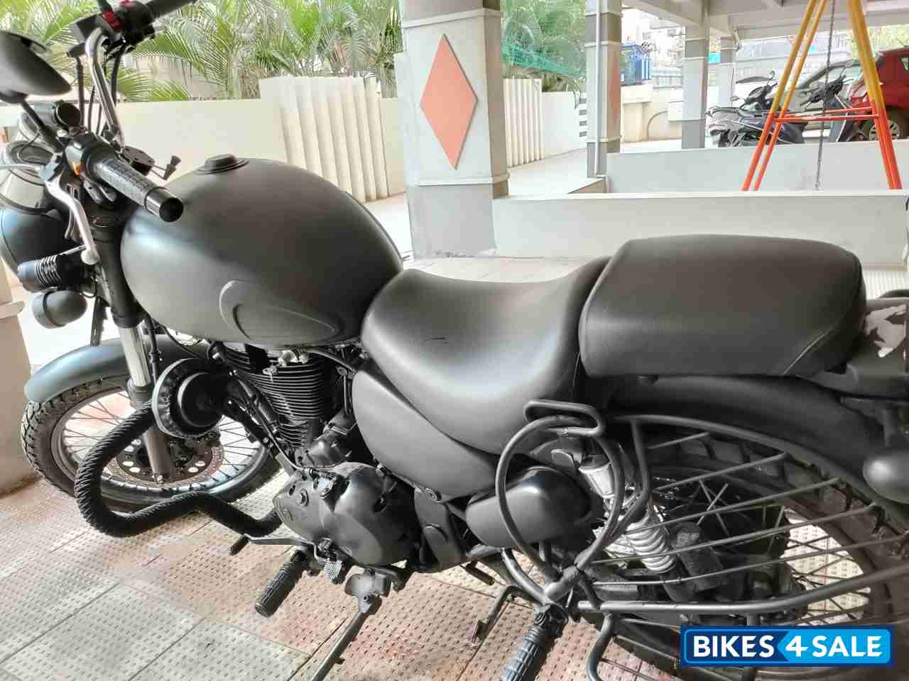 Matte Black Royal Enfield Thunderbird 500