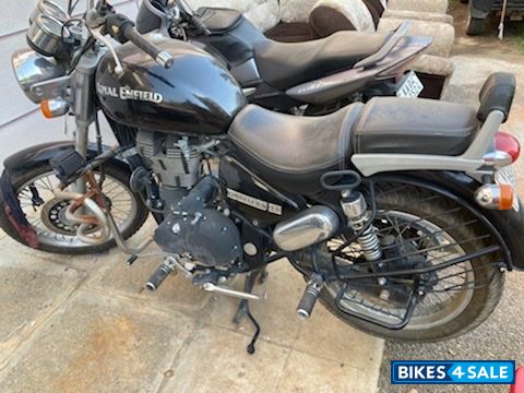 Black Royal Enfield Thunderbird 350 Black Royal Enfield Thunderbird 350