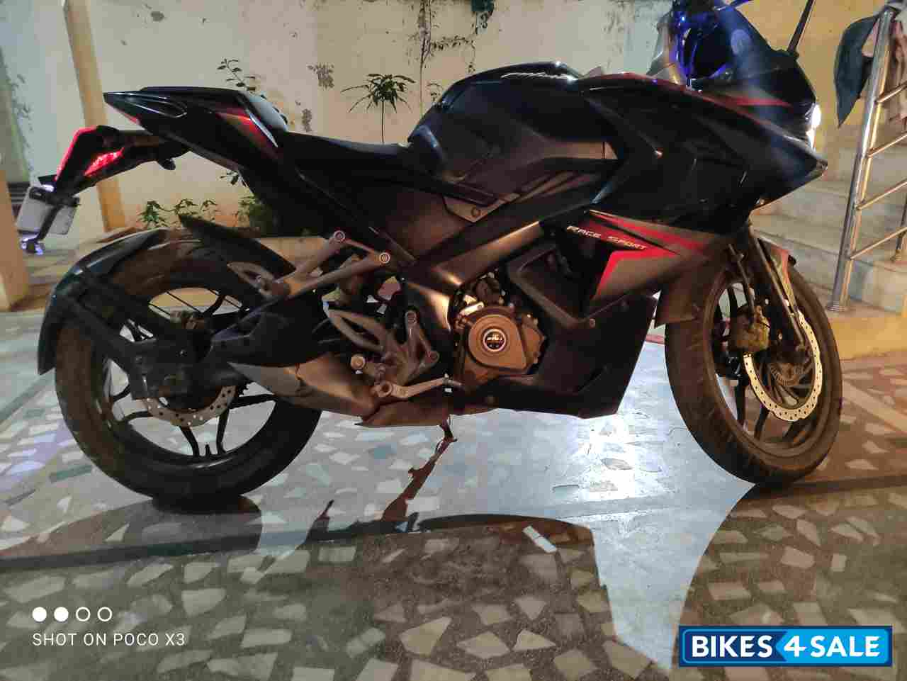 Bajaj Pulsar RS 200 ABS Bajaj Pulsar RS 200 ABS