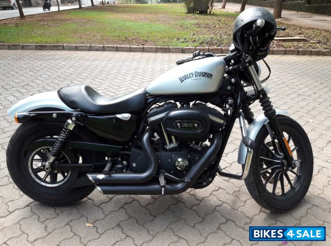 Silver Harley Davidson Iron 883