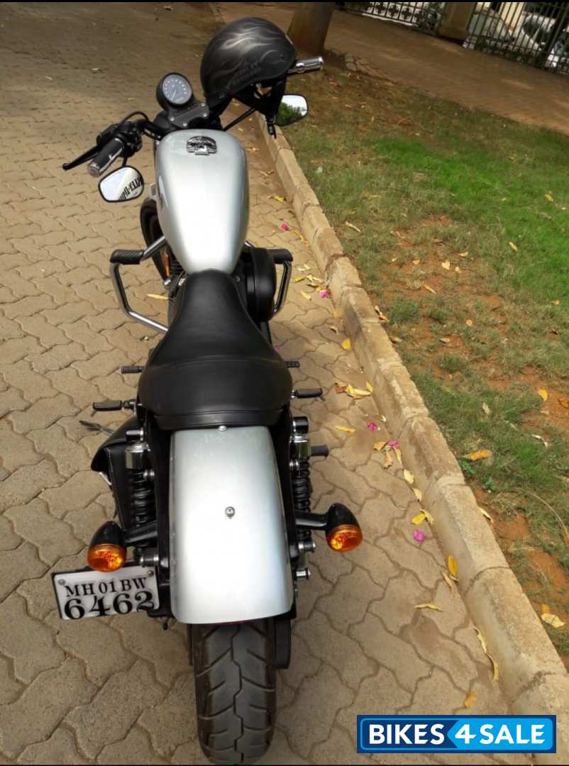 Silver Harley Davidson Iron 883